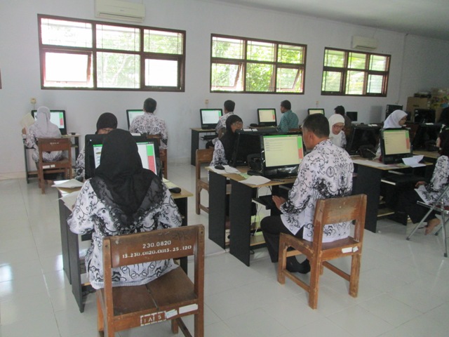 Kunjungan Ka. Disdikpora Sleman UKG2015 (1)