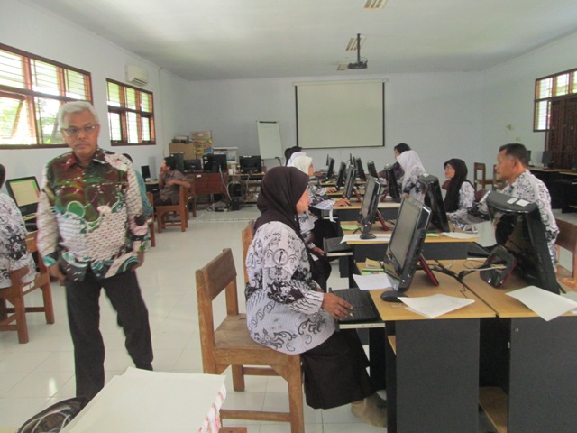 Kunjungan Ka. Disdikpora Sleman UKG2015 (3)