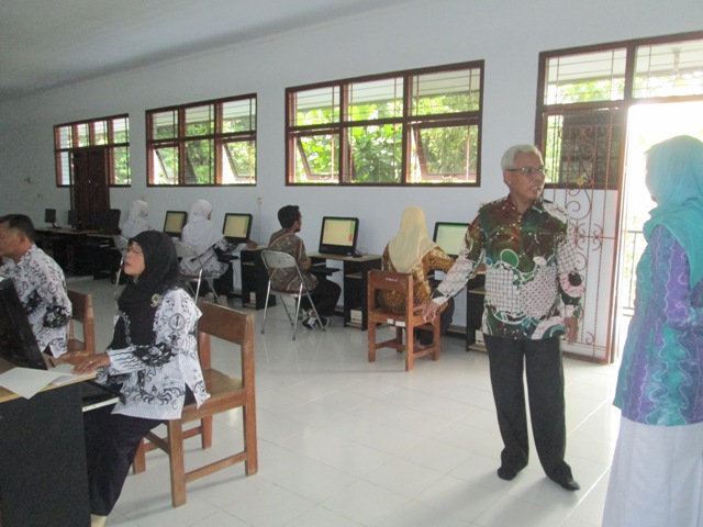 Kunjungan Ka. Disdikpora Sleman UKG2015 (5)