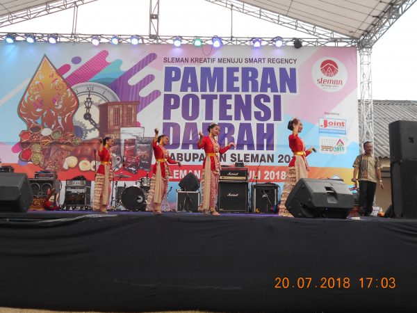 TIM MUSTRAD DAN TARI TAMPIL MEMUKAU DI PAMERAN POTENSI PENDIDIKAN SLEMAN TAHUN 2018