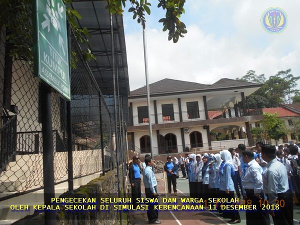 MENDADAK SEMUA WARGA BERLINDUNG DI TEMPAT AMAN, BEL SEKOLAH BERBUNYI TIDAK BERATURAN, SUARA KERAS TERDENGAR MEMINTA UNTUK SEGERA BERLINDUNG, SUASANA MENCEKAM