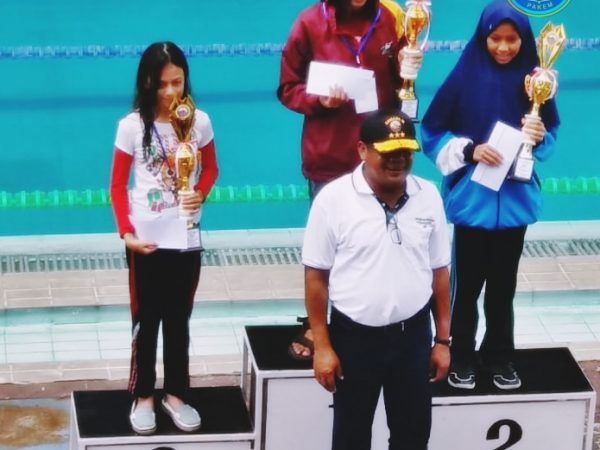 KERYN CHARLIE SISWI SMP 4 PAKEM JUARA 3 RENANG TK JATENG-DIY