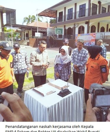 SMP 4 PAKEM DAN UII TANDATANGANI NASKAH KERJASAMA
