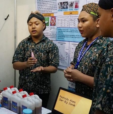 71 KARYA ILMIAH SISWA KELAS 8  SIAP DIPAMERKAN