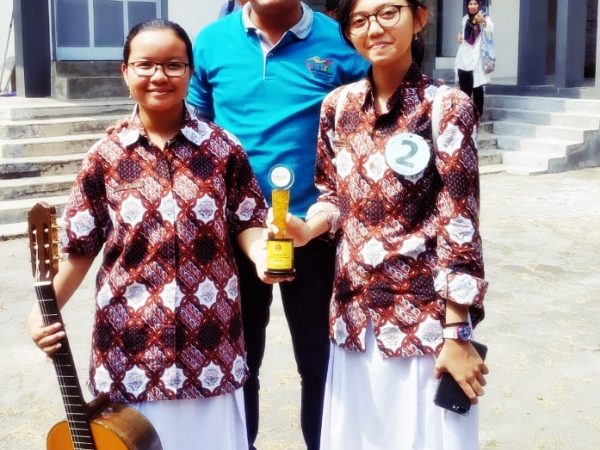 SMP N 4 PAKEM JUARA 2 TK. PROVINSI GITAR DUET