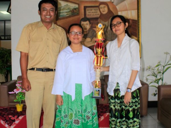 SMP 4 PAKEM JUARA 1 GITAR DUET