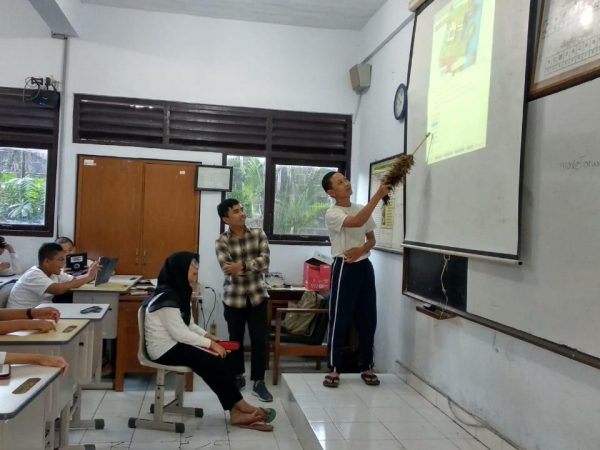PELATIHAN CODING SISWA SISWI SMP 4 PAKEM