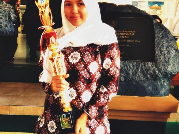 SMP 4 PAKEM BORONG BERBAGAI KEJUARAAN 2019 SHERIL JUARA 2 POSTER DIGITAL