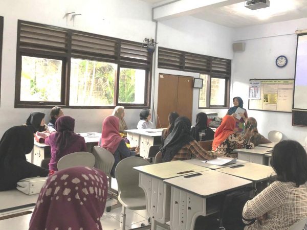 PELATIHAN IT BAGI ORANG TUA SISWA
