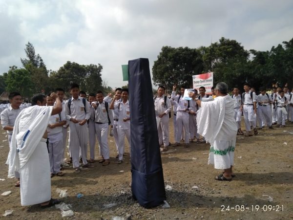 SISWA SMP NEGERI 4 PAKEM MANASIK HAJI