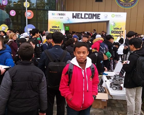 ROBOT PETE KARYA DAFFA SISWA SMP 4 PAKEM DIPAMERKAN DI HUNGARIA