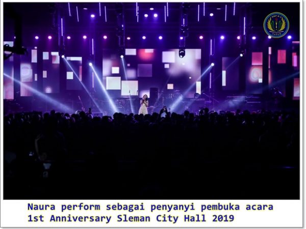 NAURA SISWI SMP 4 PAKEM MENJADI SOLO SINGER  PEMBUKA  ACARA 1st ANNIVERSARY SLEMAN CITY HALL