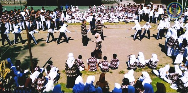 HARI ANAK INTERNASIONAL DI SMP 4 PAKEM SEHARI BELAJAR DAN BERMAIN BERSAMA