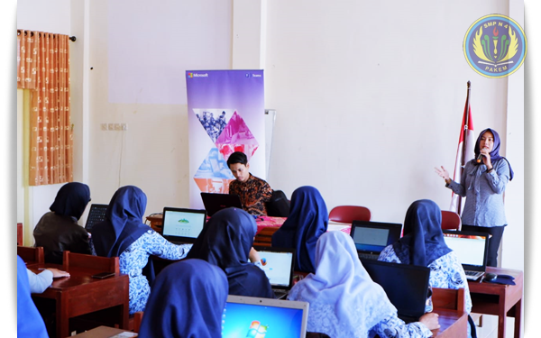 KEMITRAAN  SMP N 4 PAKEM  DAN  MICROSOFT PENINGKATAN KOMPETENSI BIDANG IT BAGI GURU-GURU