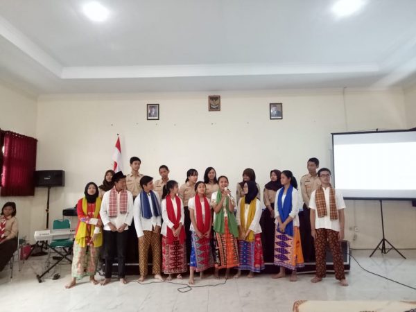PENGUATAN KARAKTER MELALUI   STUDENTS EXCHANGE