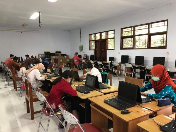 UJICOBA PISA SMP 4 PAKEM DIFASILITASI KEMDIKBUD SISWA-GURU SIAP HADAPI PISA DAN AKM