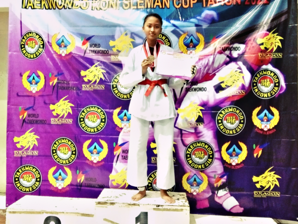 Syakira Fairuz, Raih Medali Emas Taekwondo Sleman Cup 2022