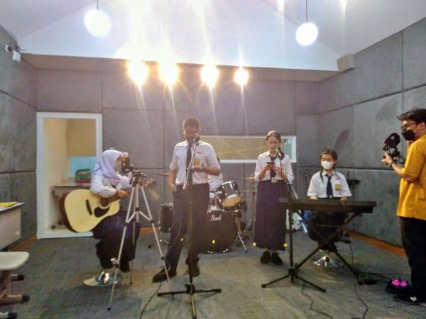 Studio Musik dan Podcast